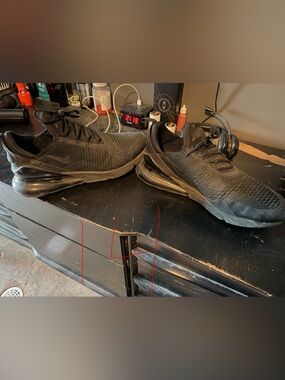 Nike Men's Black Athletic Sneakers with Air Cushion
